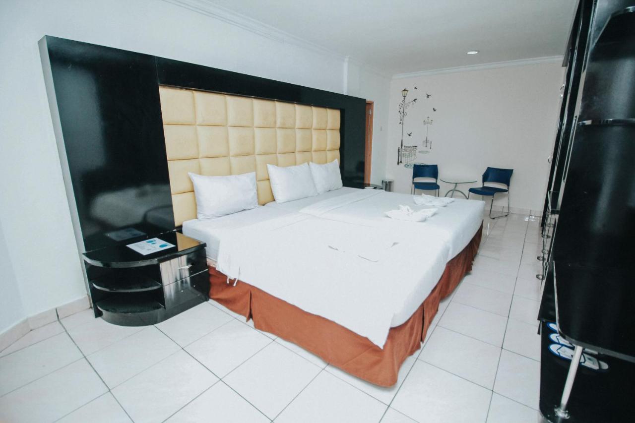 Hotel New Lilik Magelang Buitenkant foto