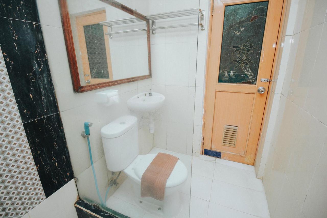 Hotel New Lilik Magelang Buitenkant foto
